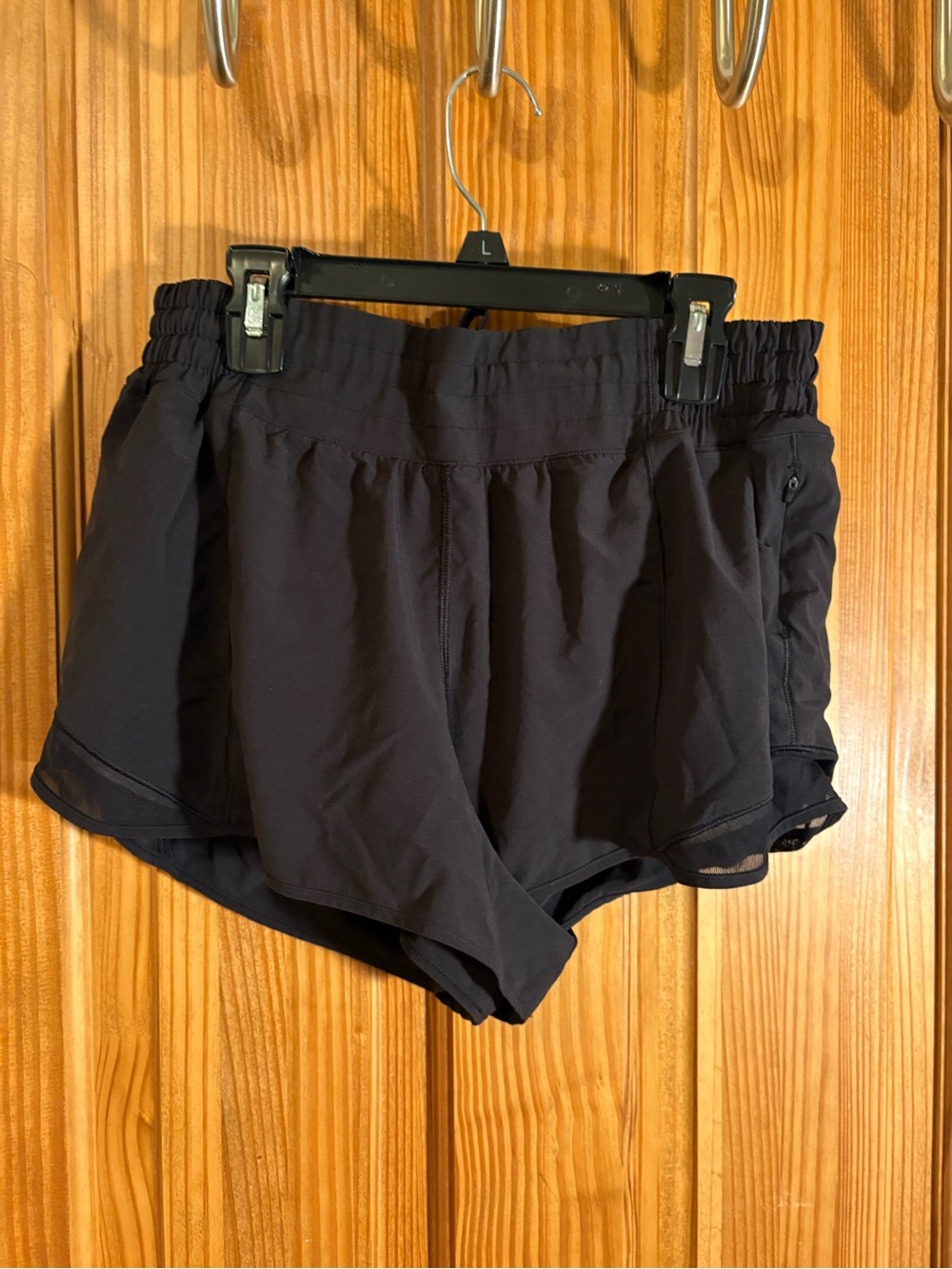 Lululemon 2.5 high rise hotty hot shorts